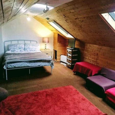 Cozy Loft In Bushey, 20 Mins By Train To Euston London Apartment Exterior foto