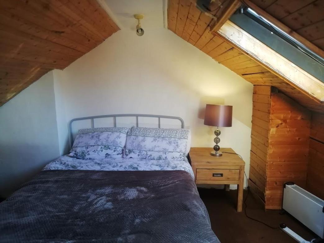Cozy Loft In Bushey, 20 Mins By Train To Euston London Apartment Exterior foto