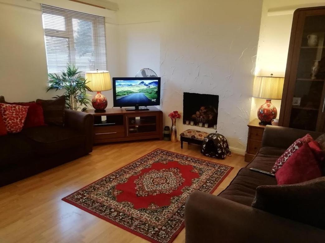 Cozy Loft In Bushey, 20 Mins By Train To Euston London Apartment Exterior foto